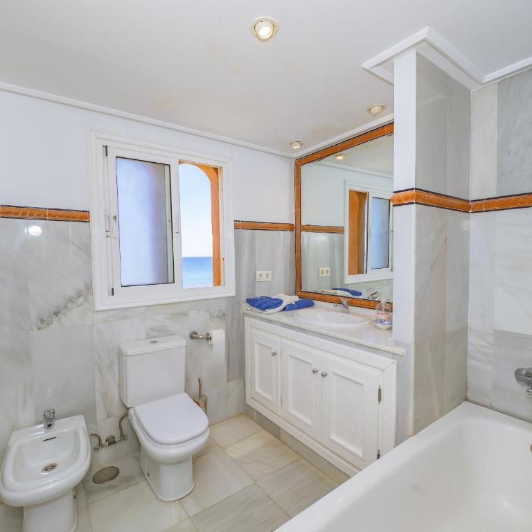 Cubo's Beachfront Marina de Casares House - Casa - 52