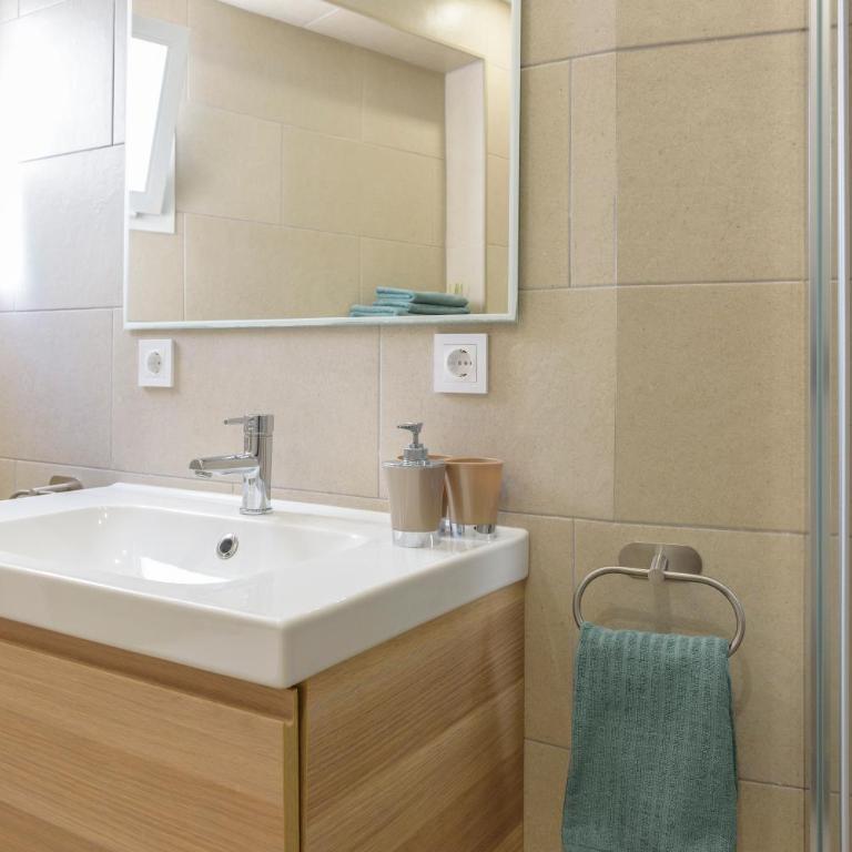 Port Perfection: Your Dream Apartment by the Beach - Apartamento de 3 dormitorios - 26