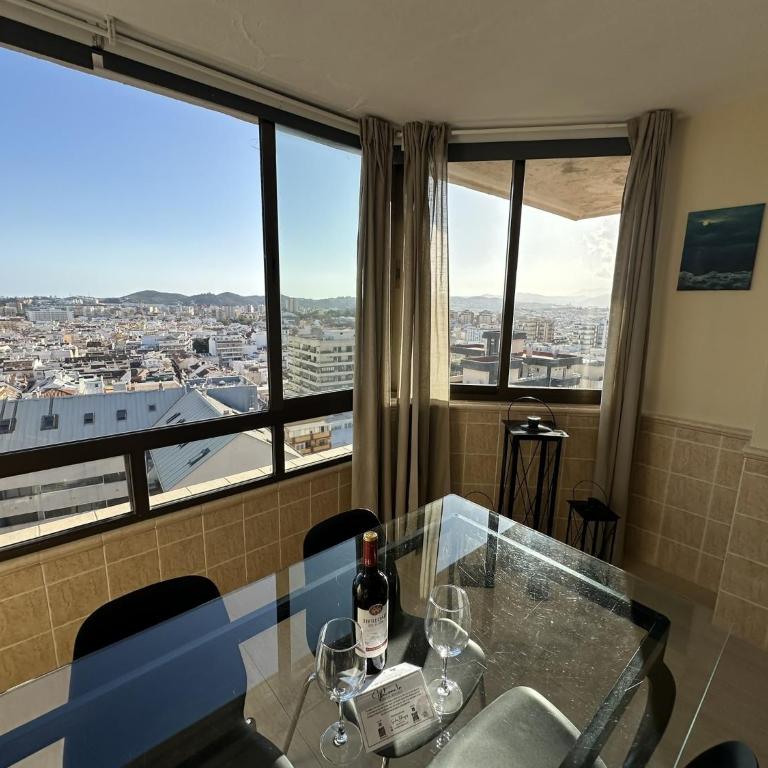 Apto con vistas al mar a 1min de playa Fuengirola - Apartamento - 10
