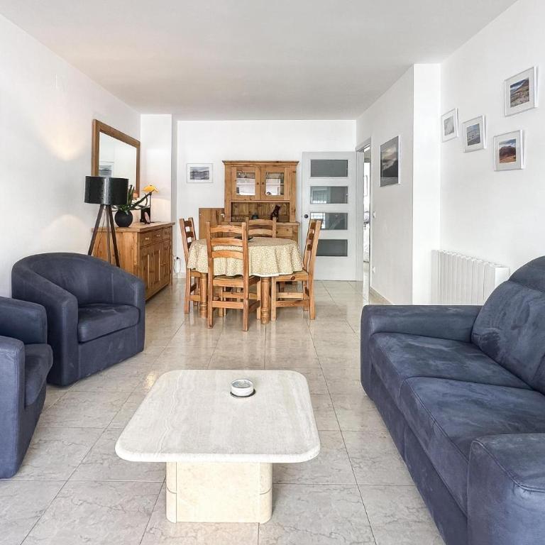LETS HOLIDAYS Big Apartment With Parking - Apartamento - 4