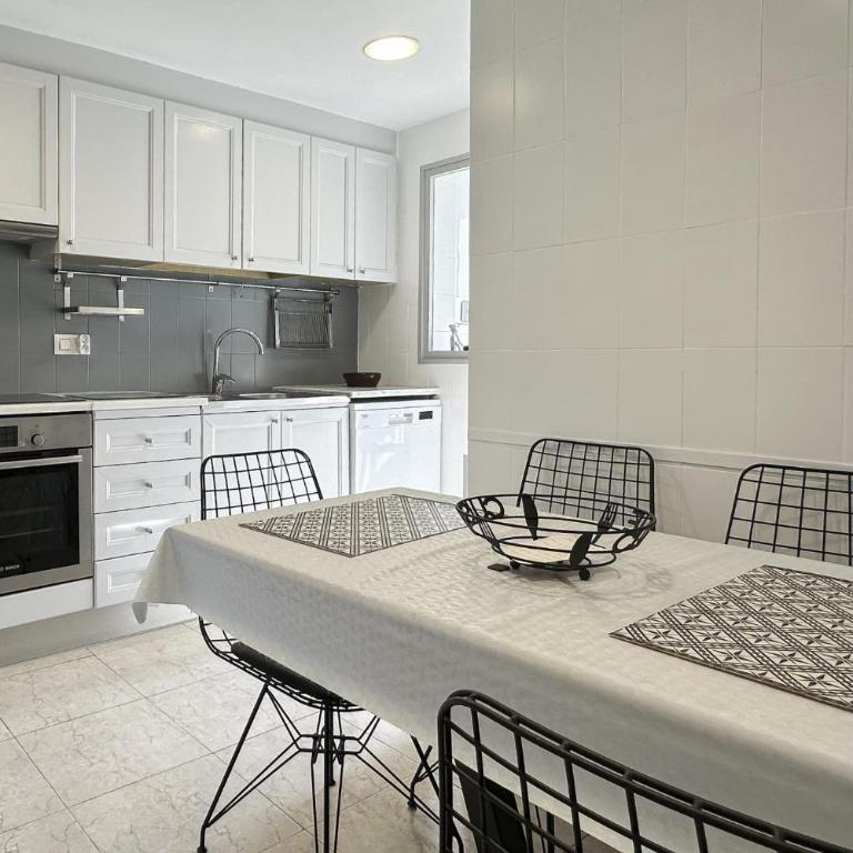 LETS HOLIDAYS Big Apartment With Parking - Apartamento - 9