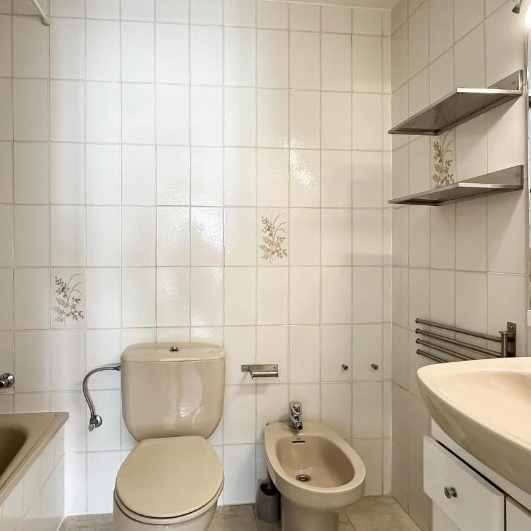 LETS HOLIDAYS Big Apartment With Parking - Apartamento - 23