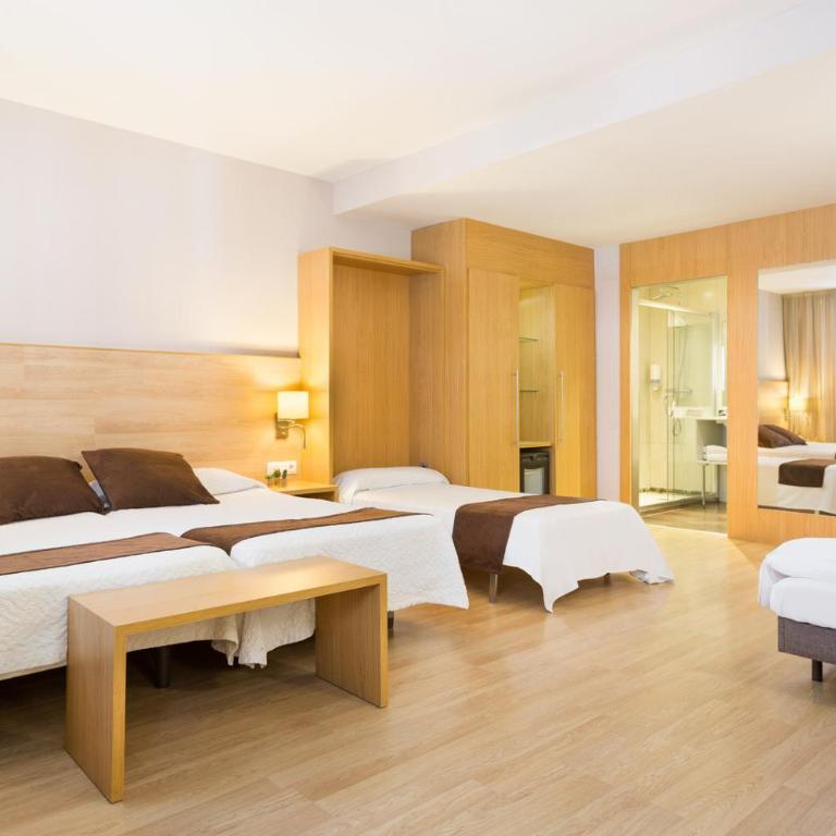 Hotel Acta Azul Barcelona - Quadruple Room - 4