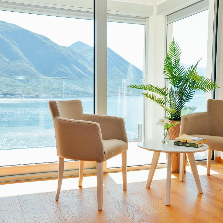 Sea view apartment for 4 - Two-Bedroom Apartment - 7