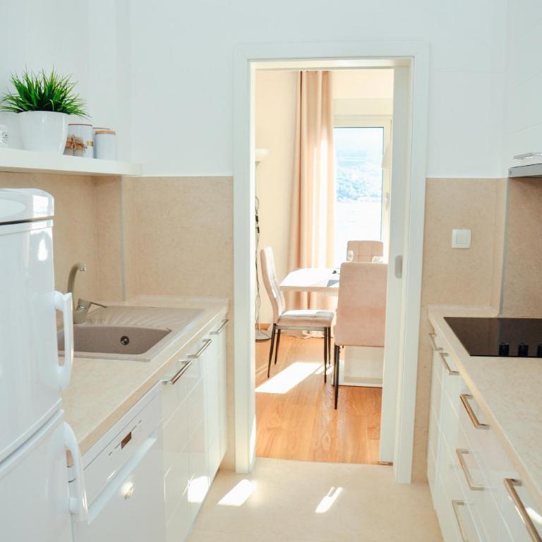 Sea view apartment for 4 - Two-Bedroom Apartment - 22