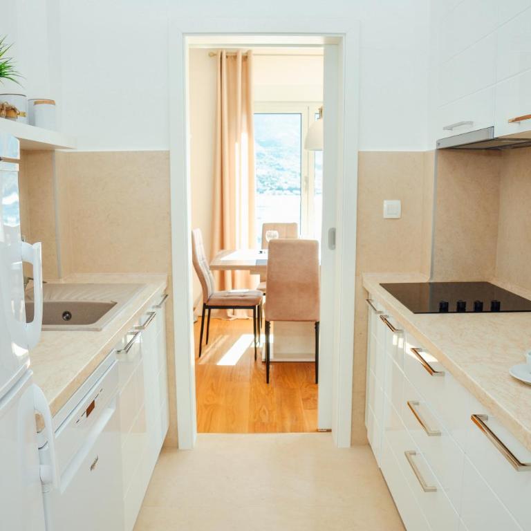 Sea view apartment for 4 - Two-Bedroom Apartment - 23