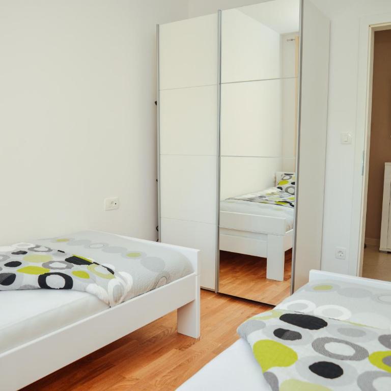 Sea view apartment for 4 - Two-Bedroom Apartment - 37