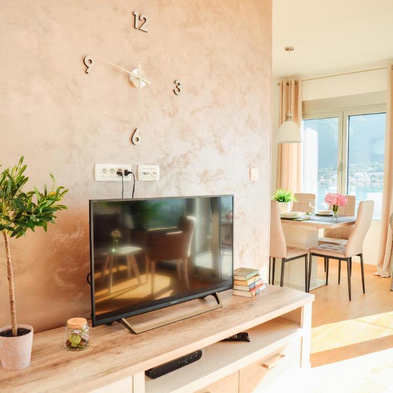 Sea view apartment for 4 - Two-Bedroom Apartment - 13