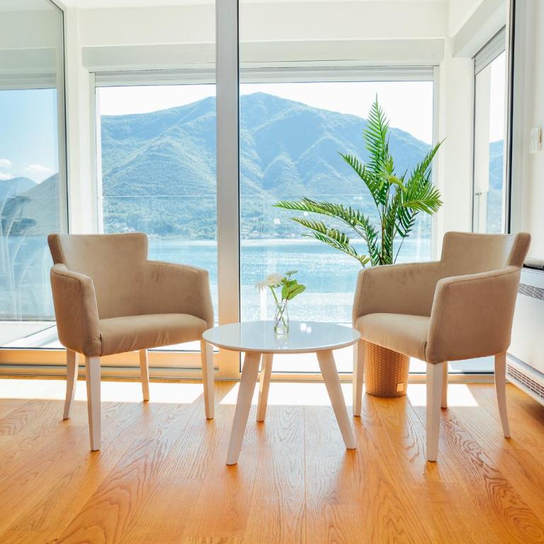 Sea view apartment for 4 - Two-Bedroom Apartment - 1