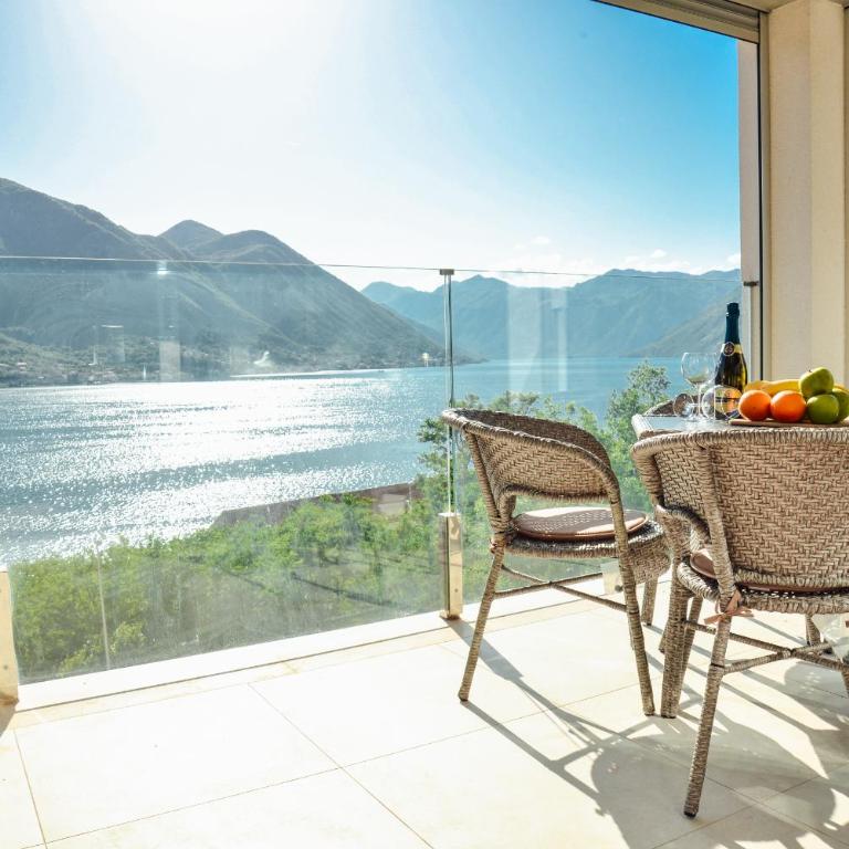 Sea view apartment for 4 - Two-Bedroom Apartment - 4