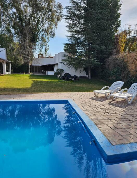 Amplia y cálida rodeada de verde con seguridad - Casa de 4 dormitorios - 38