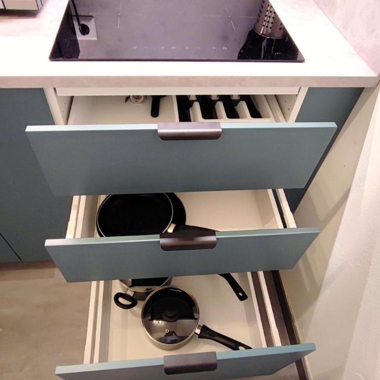 HOMELY STAY Serenity Greens - Stylisch Studio-Apartment with kitchen - 15 min from Central Station-pet friendly - Apartamento - 23