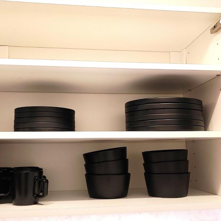 HOMELY STAY Serenity Greens - Stylisch Studio-Apartment with kitchen - 15 min from Central Station-pet friendly - Apartamento - 27