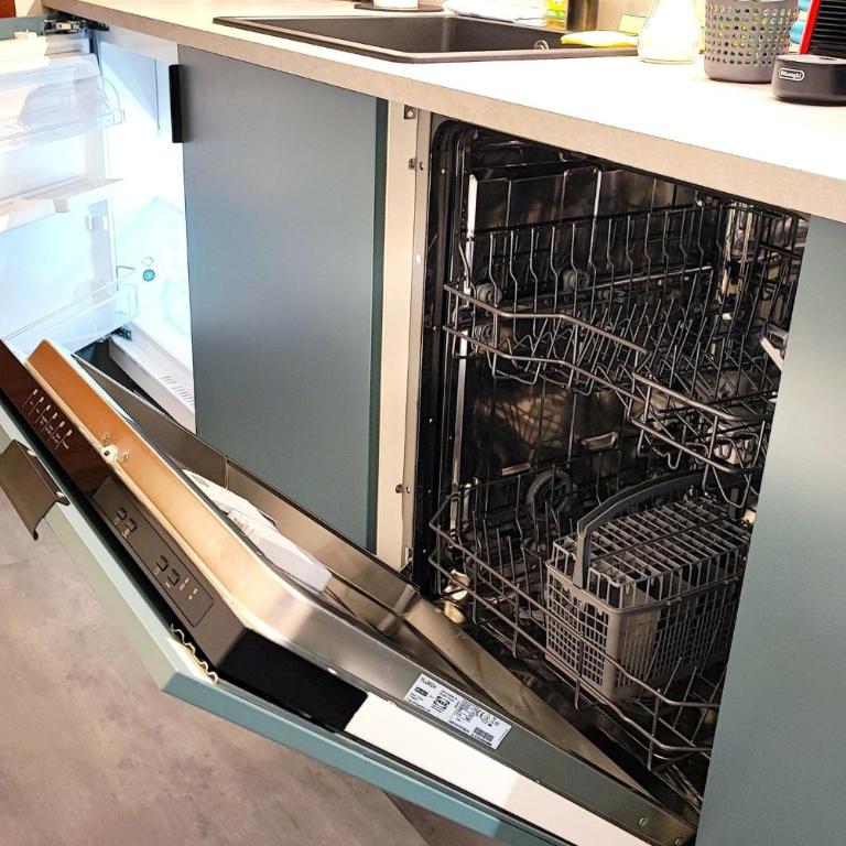 HOMELY STAY Serenity Greens - Stylisch Studio-Apartment with kitchen - 15 min from Central Station-pet friendly - Apartamento - 21