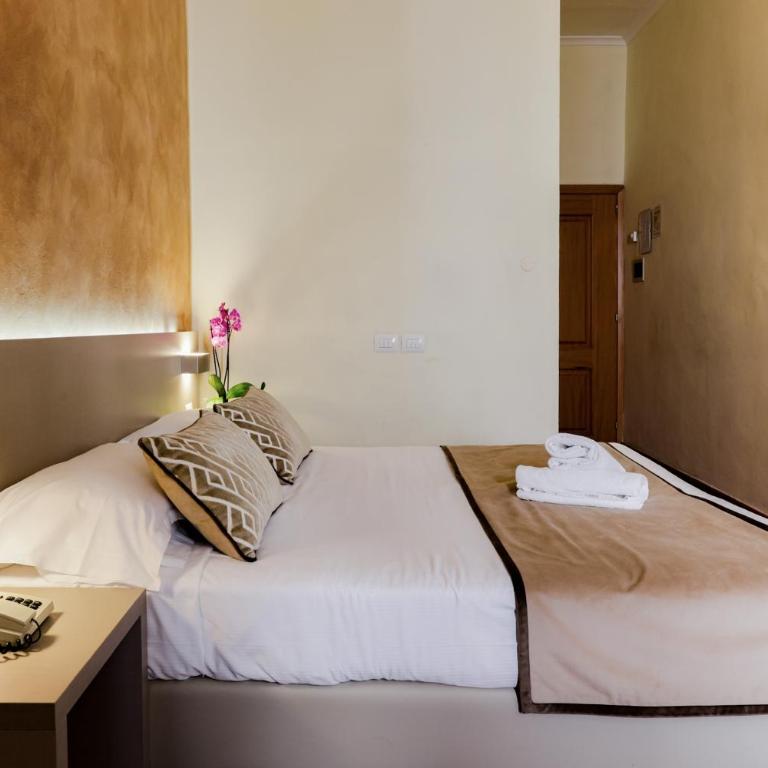 Albergo Firenze - Camera Matrimoniale/Doppia con Letti Singoli - 1