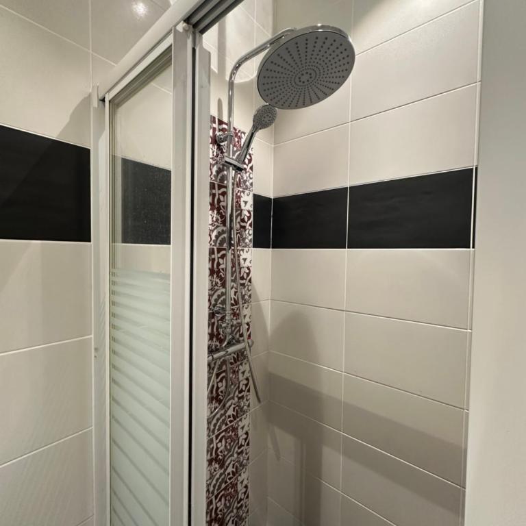 Le Refuge T3 centre ville 63m2 pied des montagnes - Two-Bedroom Apartment - 17