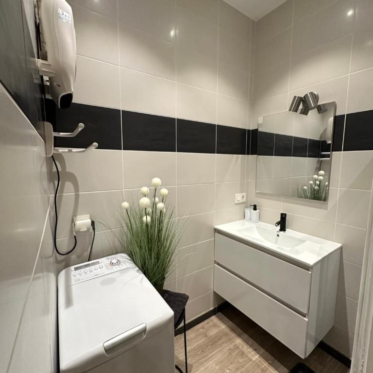 Le Refuge T3 centre ville 63m2 pied des montagnes - Two-Bedroom Apartment - 16