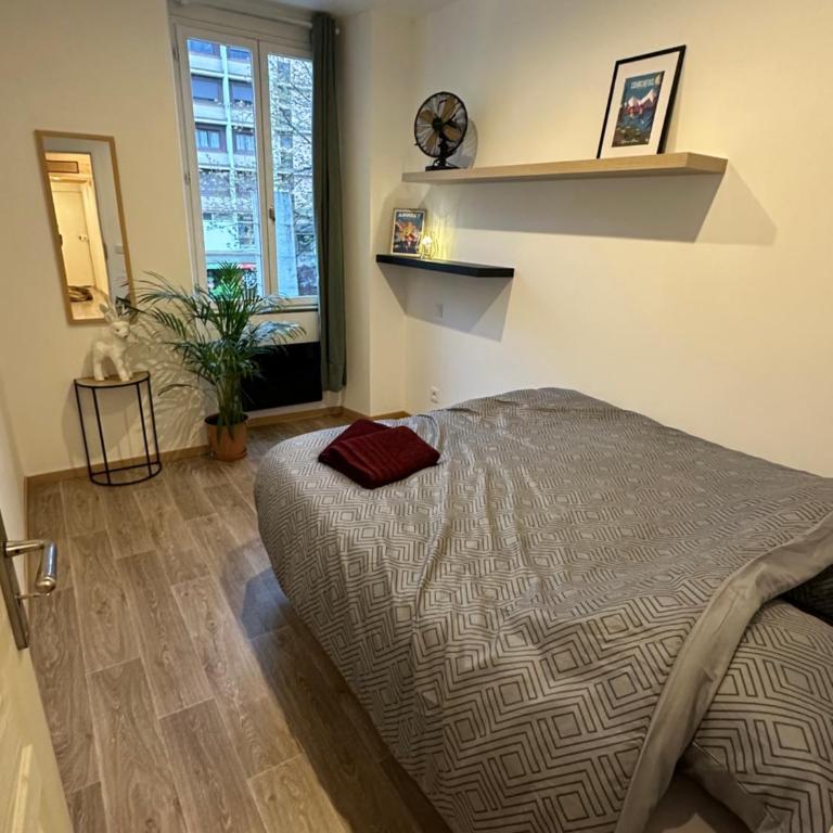 Le Refuge T3 centre ville 63m2 pied des montagnes - Two-Bedroom Apartment - 9