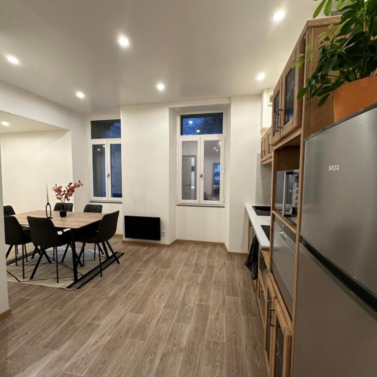 Le Refuge T3 centre ville 63m2 pied des montagnes - Two-Bedroom Apartment - 12