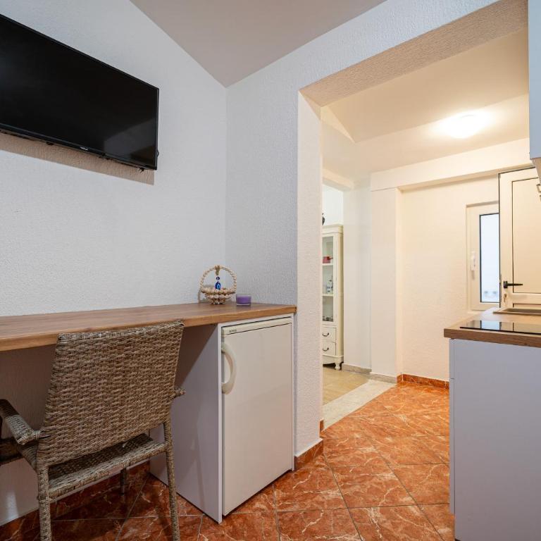 Villa Jadranka Sutomore - Apartman sa Pogledom na Vrt - 9