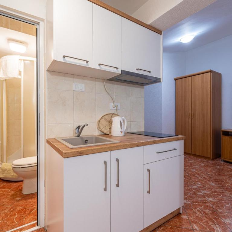 Villa Jadranka Sutomore - Apartman sa Pogledom na Vrt - 8