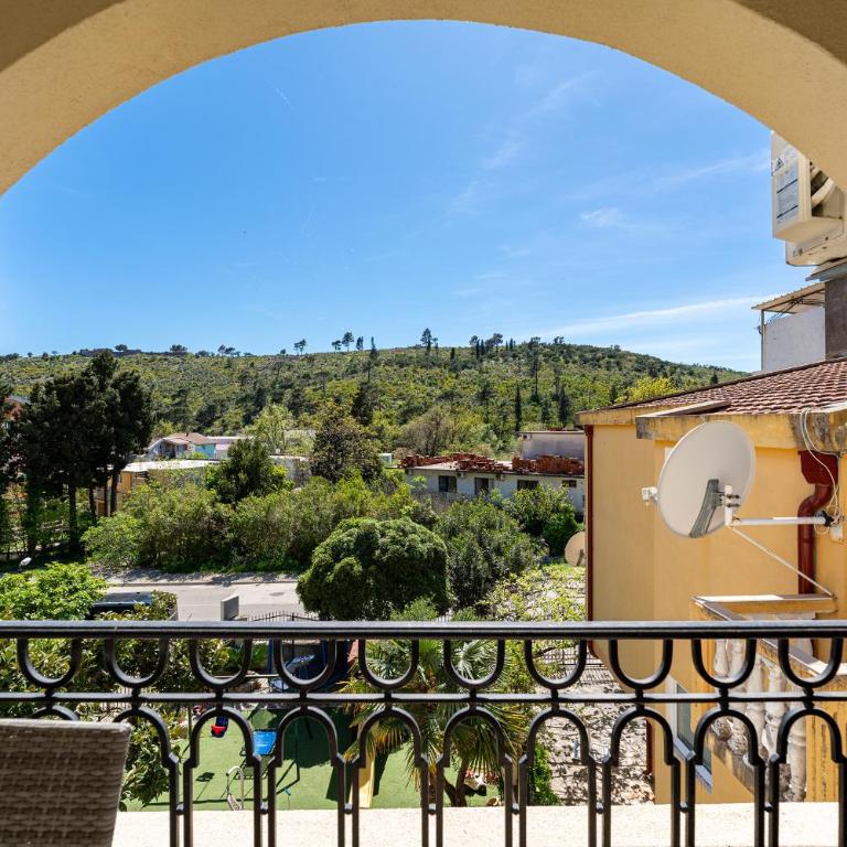 Villa Jadranka Sutomore - Apartman sa Pogledom na Vrt - 2