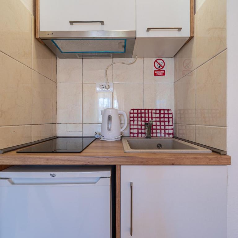Villa Jadranka Sutomore - Superior Dvokrevetna Soba sa Bračnim Krevetom - 2
