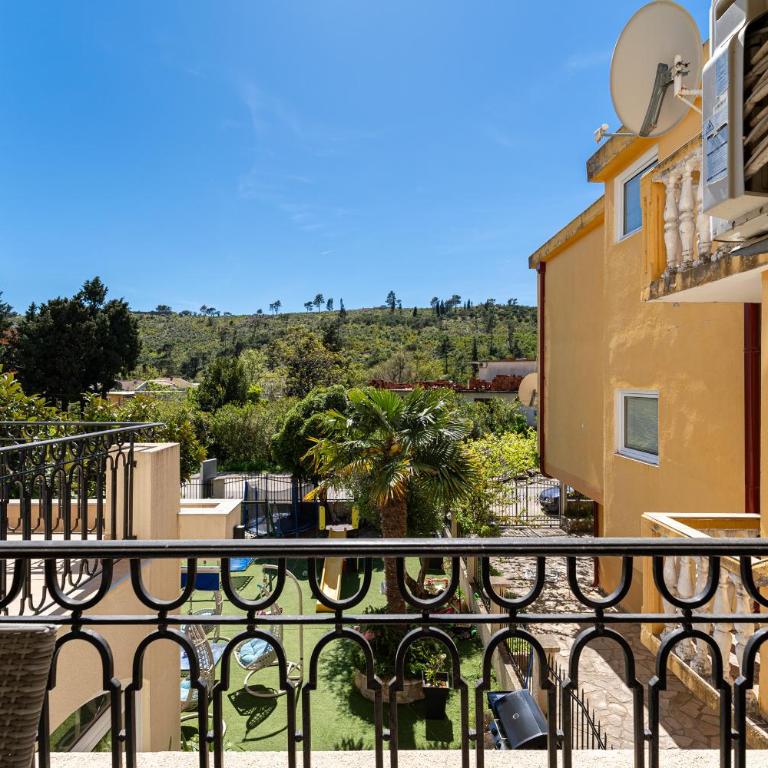 Villa Jadranka Sutomore - Apartman sa Terasom - 4