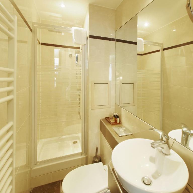 Hôtel Poussin - Chambre Triple - 2