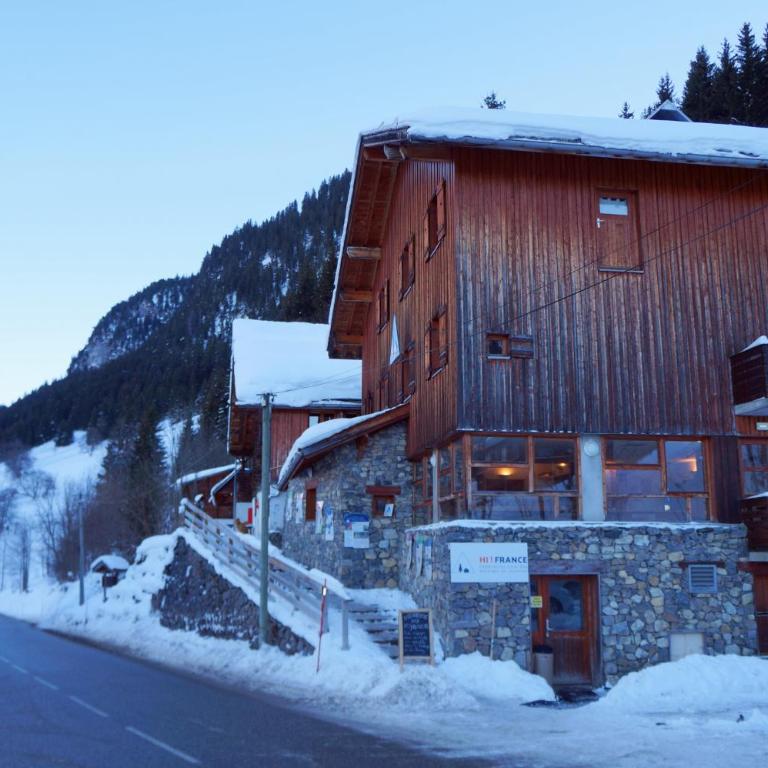 Auberge de Jeunesse HI La Clusaz - Camera Doppia con Letti Singoli e Bagno in Comune - 1