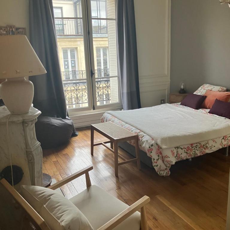 Chambre capitale Saint Lazare - Chambre Double avec Salle de Bains Privative - 3