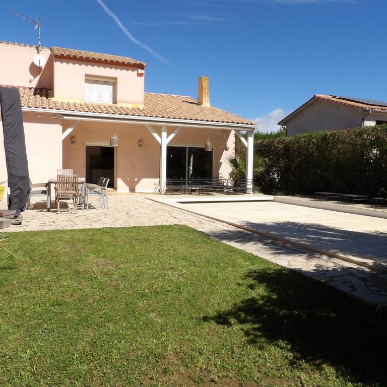 VILLA de charme avec piscine et jardin en bord de mer - Villa - 17