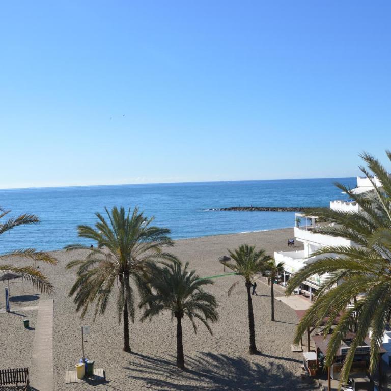 3 Bedroom frontline beach, centre Marbella - Three-Bedroom Apartment - 4