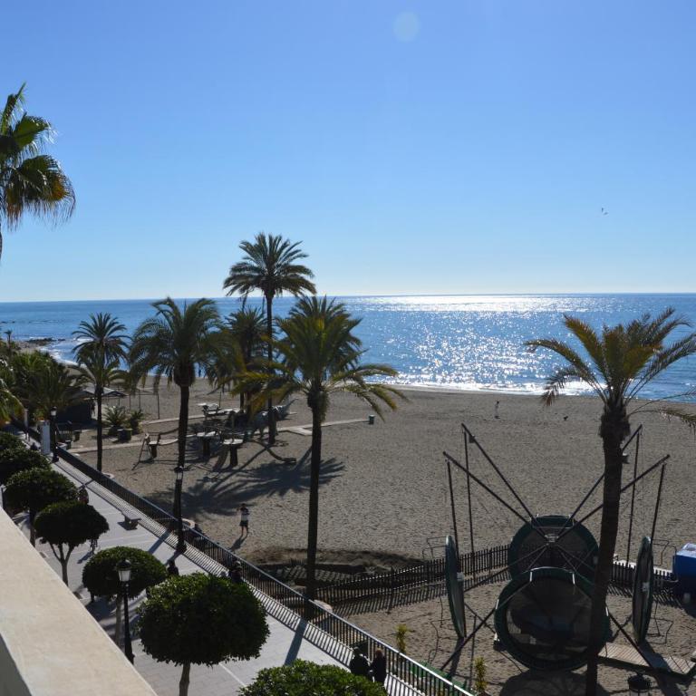 3 Bedroom frontline beach, centre Marbella - Three-Bedroom Apartment - 3