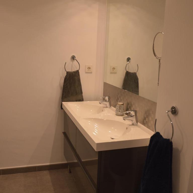 3 Bedroom frontline beach, centre Marbella - Three-Bedroom Apartment - 7