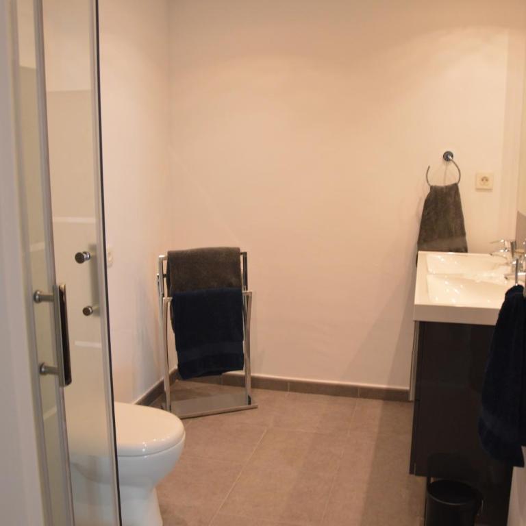 3 Bedroom frontline beach, centre Marbella - Three-Bedroom Apartment - 9
