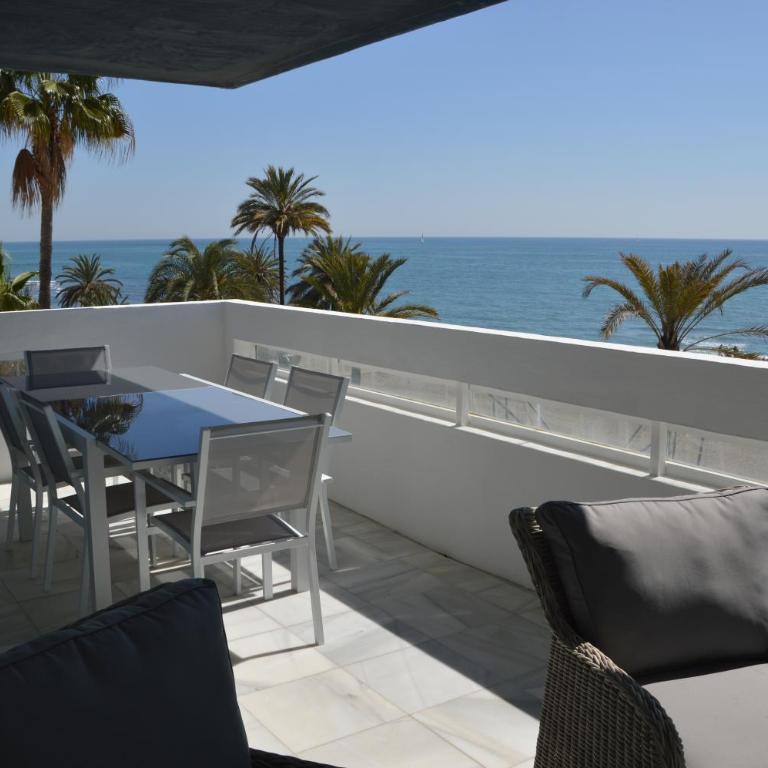 3 Bedroom frontline beach, centre Marbella - Three-Bedroom Apartment - 14