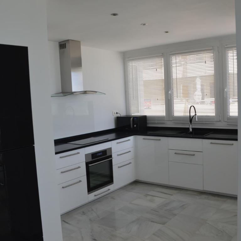 3 Bedroom frontline beach, centre Marbella - Three-Bedroom Apartment - 15