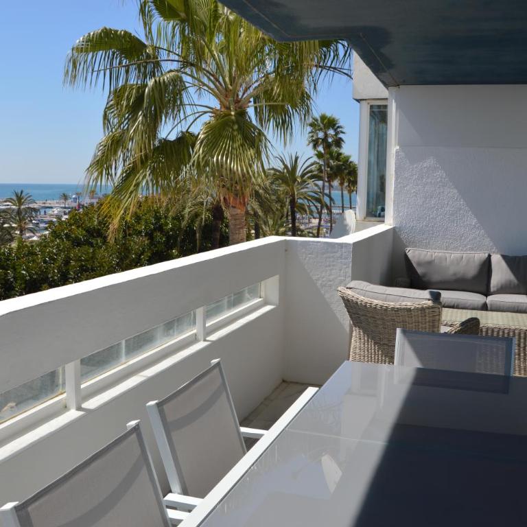 3 Bedroom frontline beach, centre Marbella - Three-Bedroom Apartment - 17
