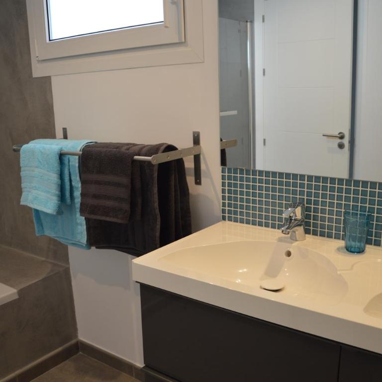 3 Bedroom frontline beach, centre Marbella - Three-Bedroom Apartment - 27