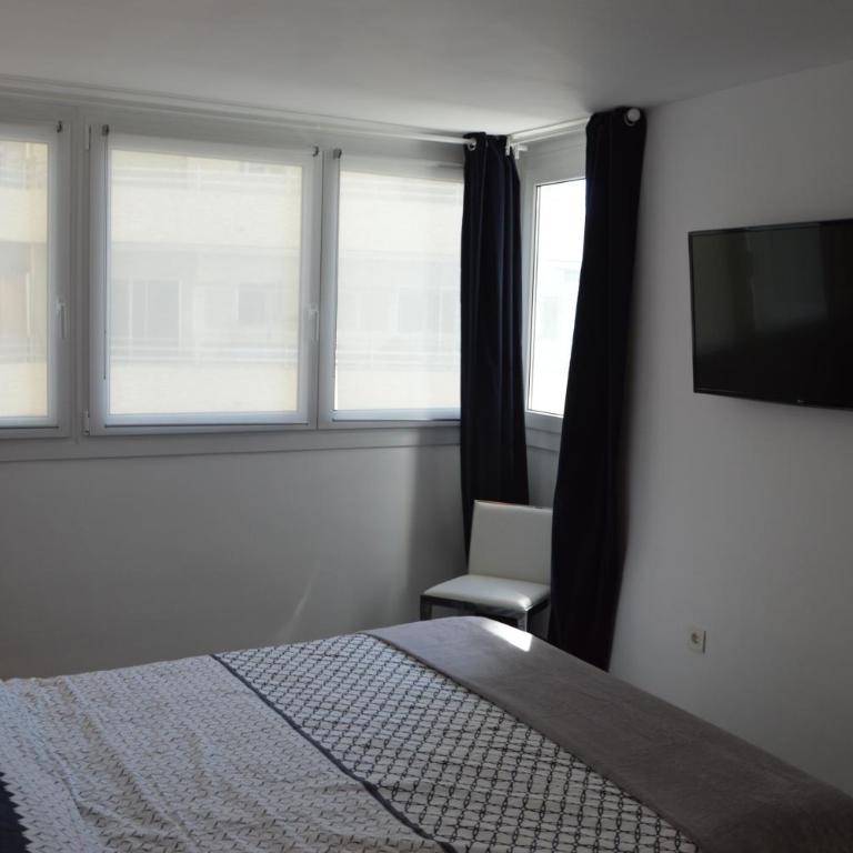 3 Bedroom frontline beach, centre Marbella - Three-Bedroom Apartment - 30