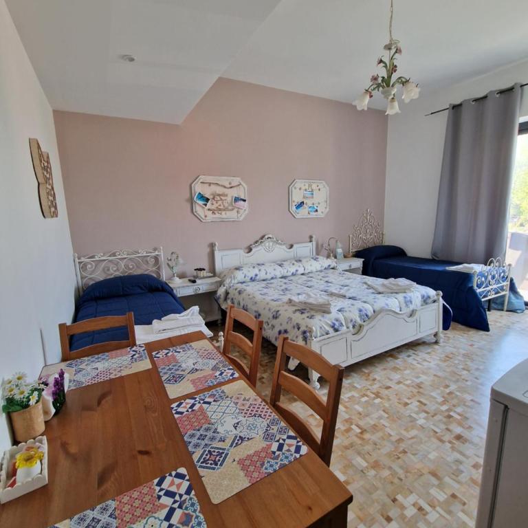 Camere Le Margherite - Camera Quadrupla con Bagno in Comune - 1
