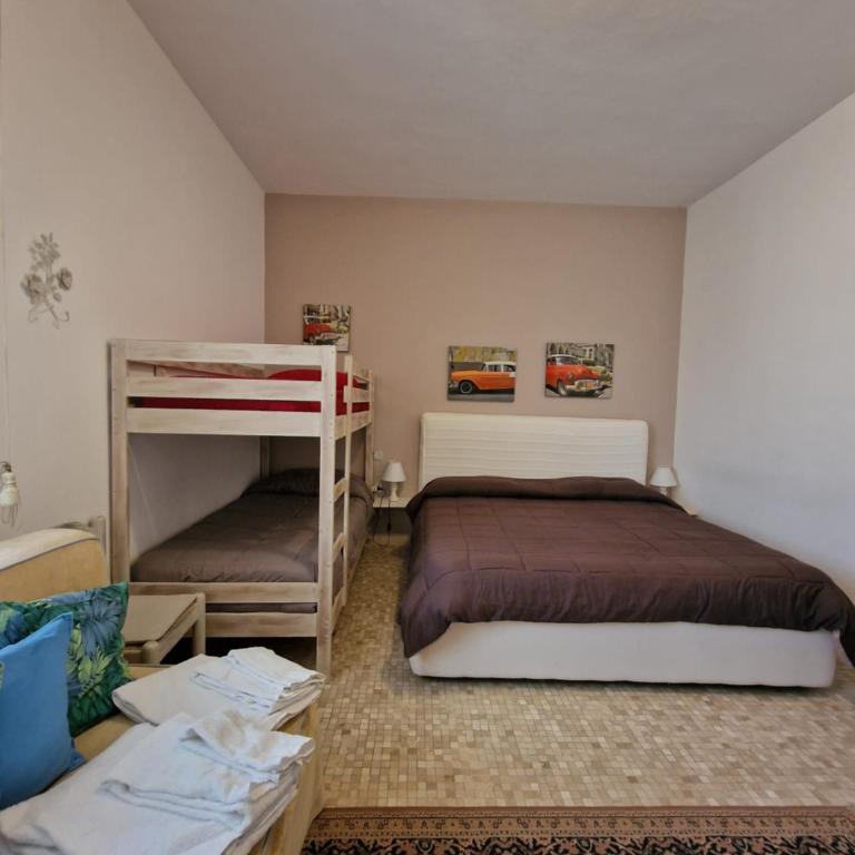 Camere Le Margherite - Camera Quadrupla con Bagno in Comune - 2