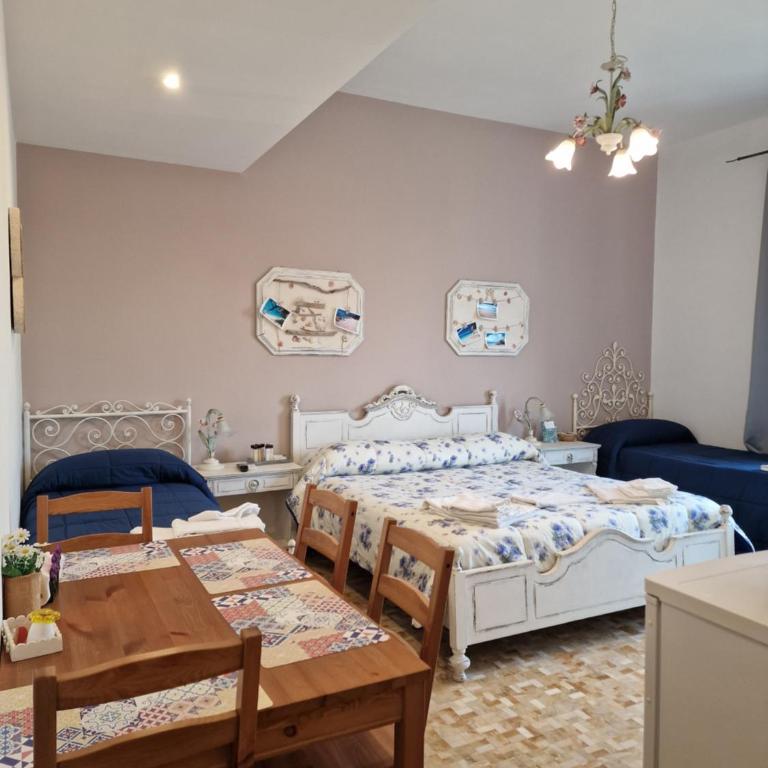 Camere Le Margherite - Camera Quadrupla con Bagno in Comune - 3