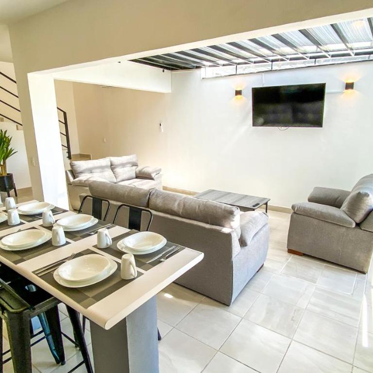 Alberca 3 recámaras 3 baños Aeropuerto cerca - Three-Bedroom House - 19
