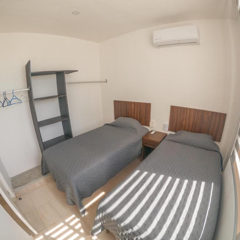 Alberca 3 recámaras 3 baños Aeropuerto cerca - Three-Bedroom House - 65