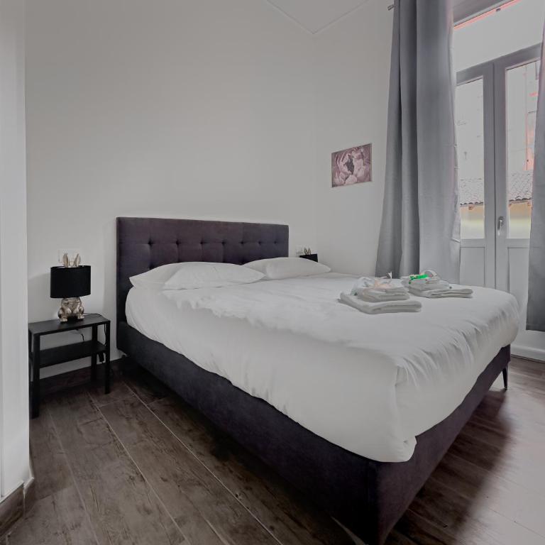 Realkasa Galliera Home & Suites - Camera Matrimoniale con Balcone - 5