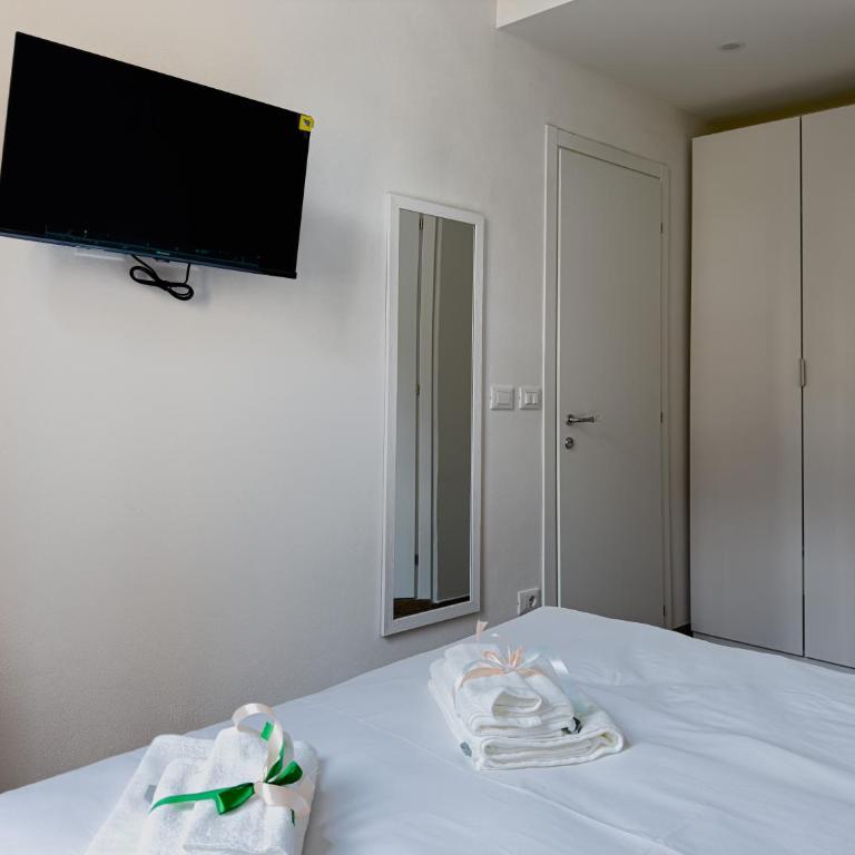 Realkasa Galliera Home & Suites - Camera Matrimoniale con Balcone - 9