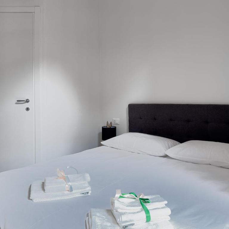 Realkasa Galliera Home & Suites - Camera Matrimoniale con Balcone - 8