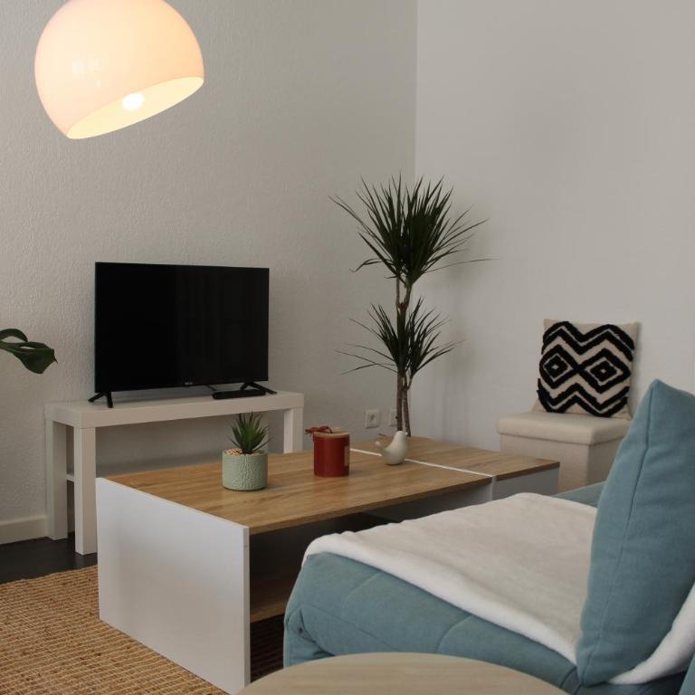 T2 60m2, Centre Ville, Parking Gratuit, Terrasse, Proche Tram, à seulement 15mn des Plages - One-Bedroom Apartment - 21